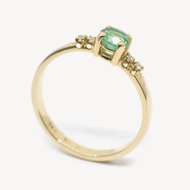 gold emerald ring