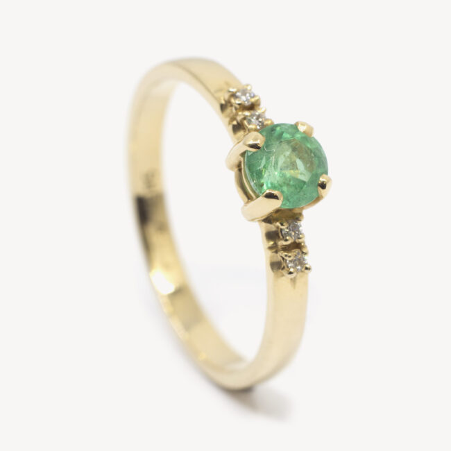 gold emerald ring