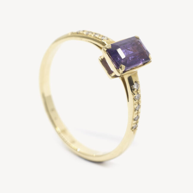 gold sapphire ring