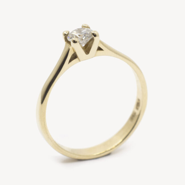 gold diamond ring