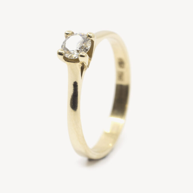gold diamond ring
