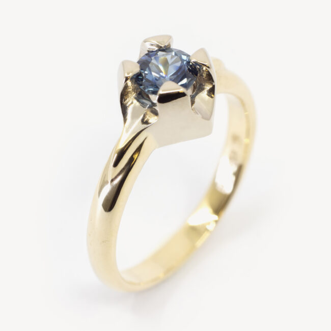 gold sapphire ring