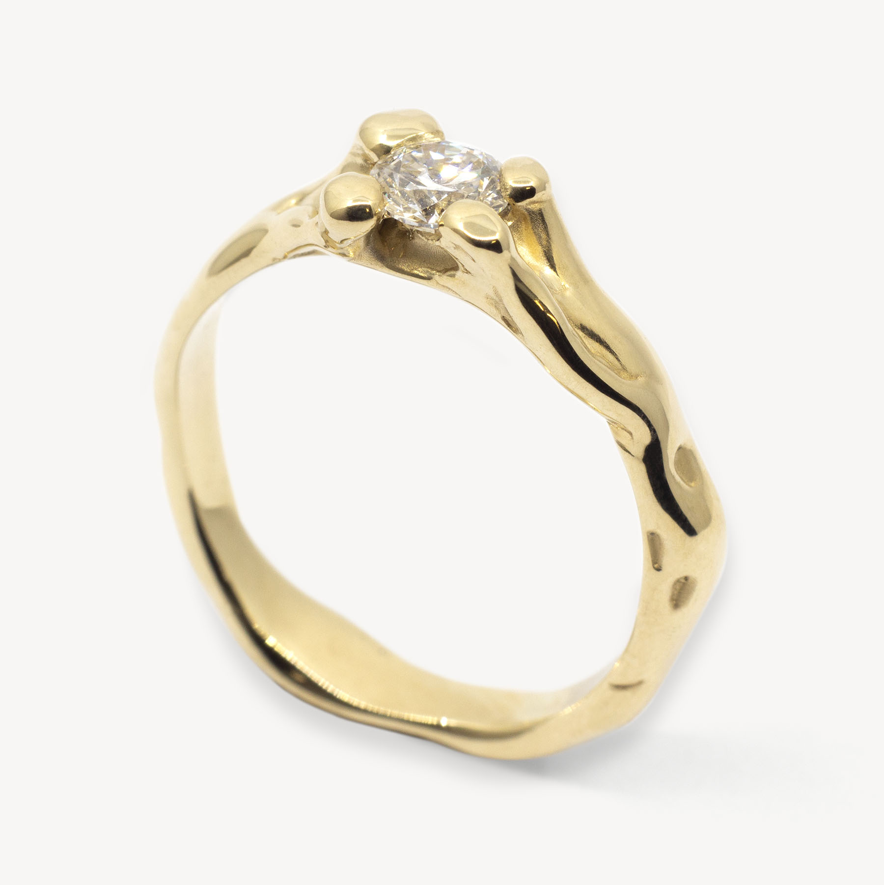 pierścionek z diamentem