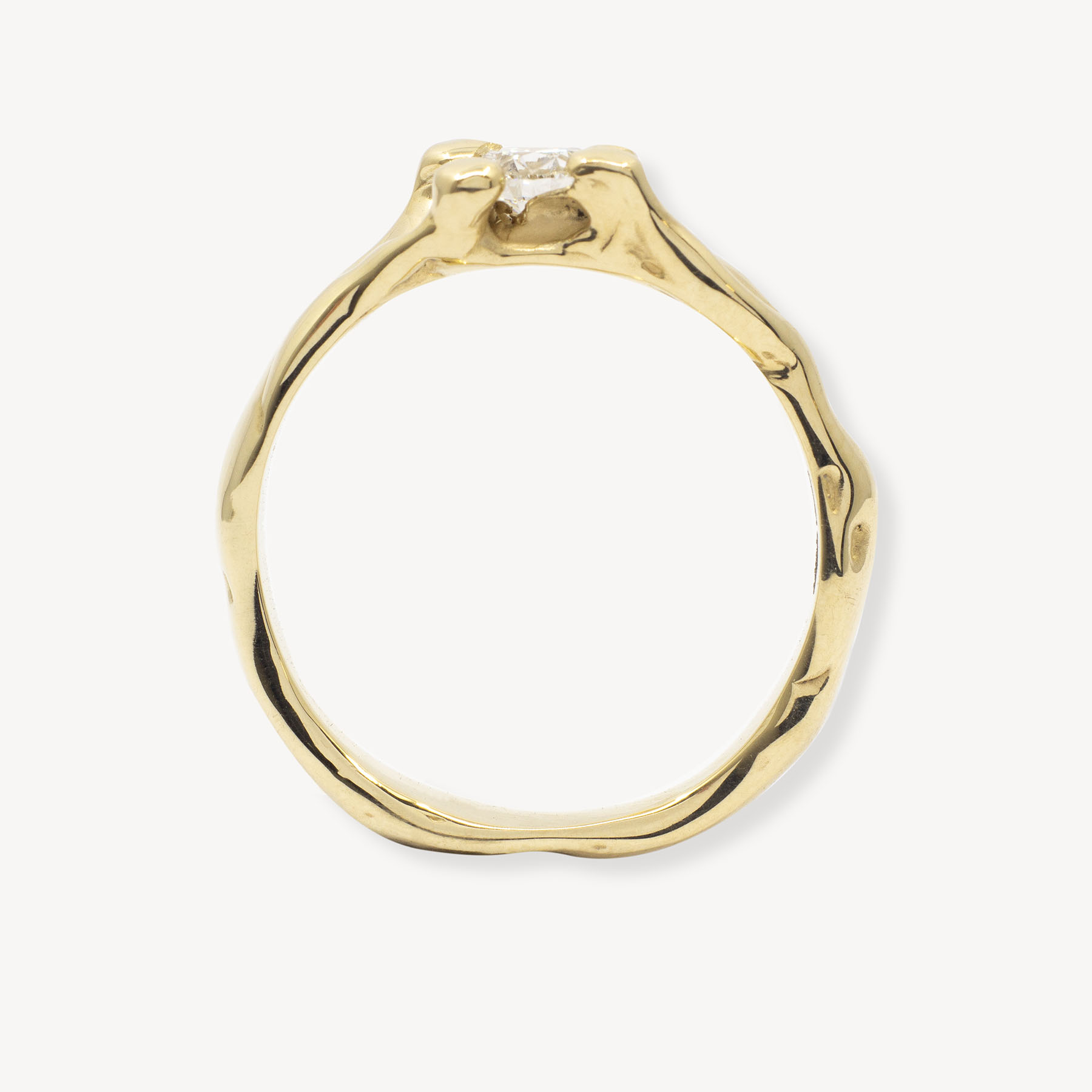 pierścionek z diamentem