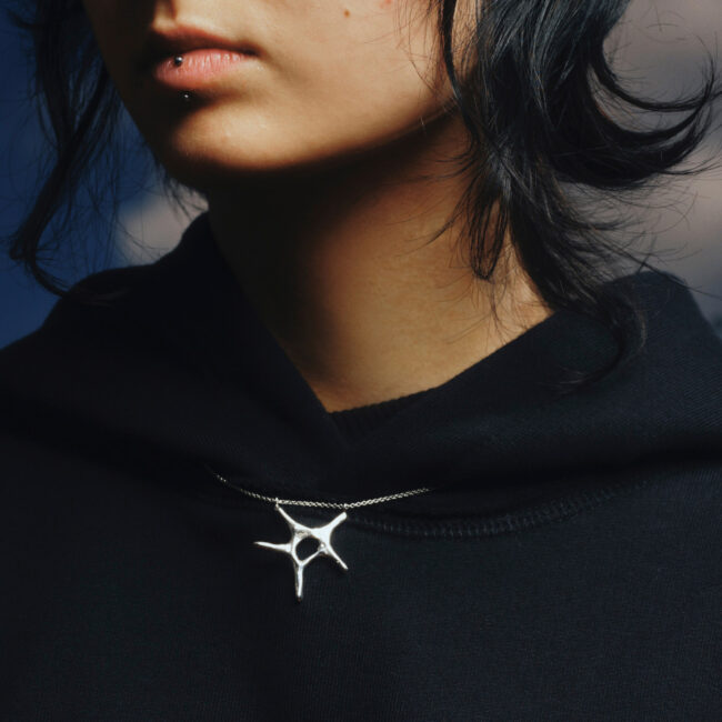 ://[WEB] pendant < v >