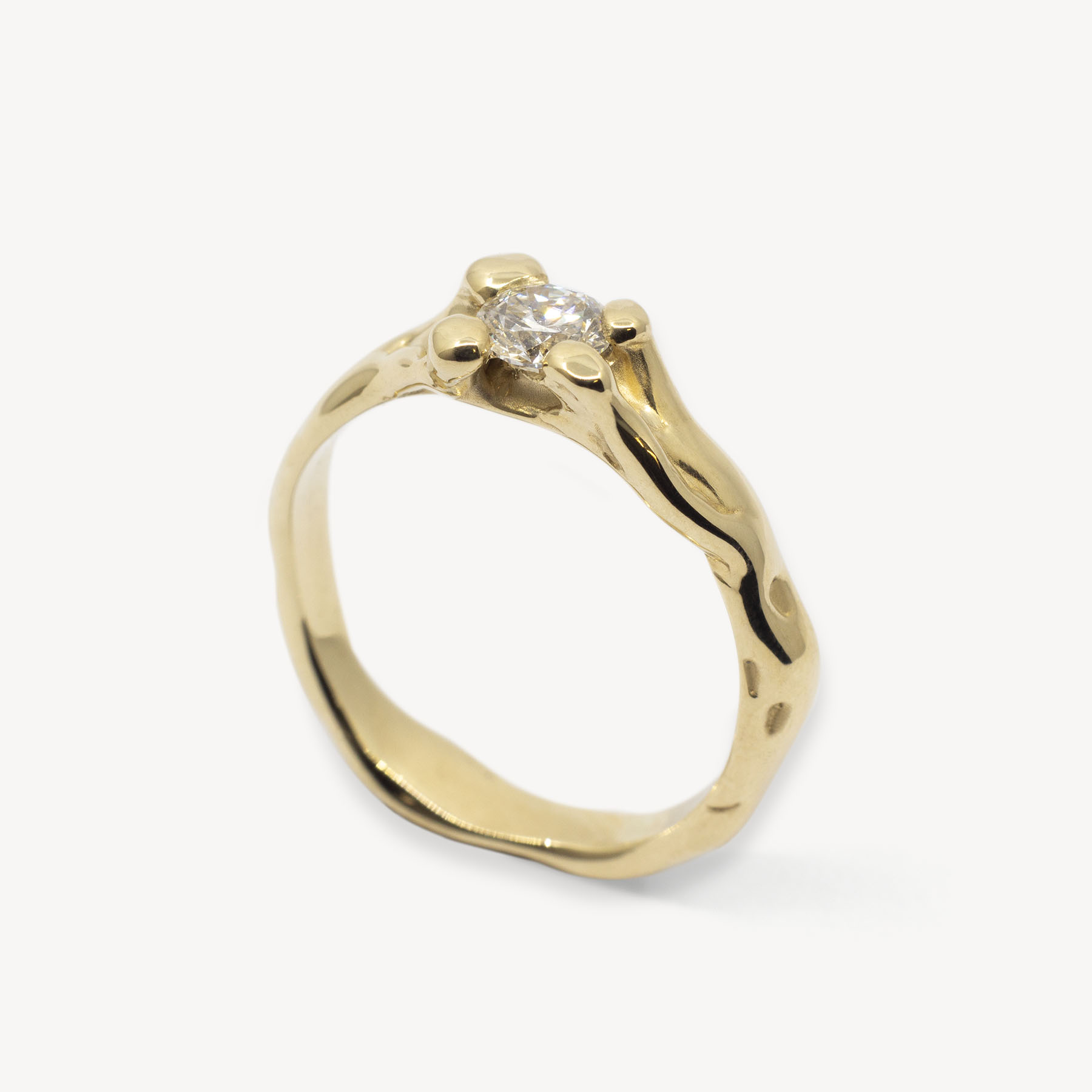 pierścionek z diamentem